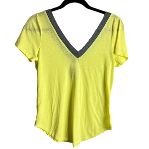 Chaser Women’s Yellow V-Neck Tee Shirt | Size Small‎ | Summer Beach Fun